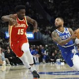 Clint Capela (15) et les Hawks ont cueilli face aux Bucks leur 5e victoire d'affilée KEYSTONE/AP/Aaron Gash